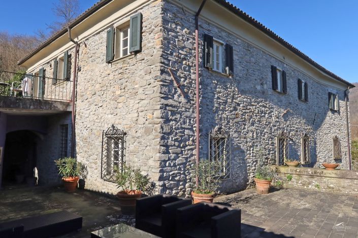 Image No.89-10 Bed Farmhouse for sale