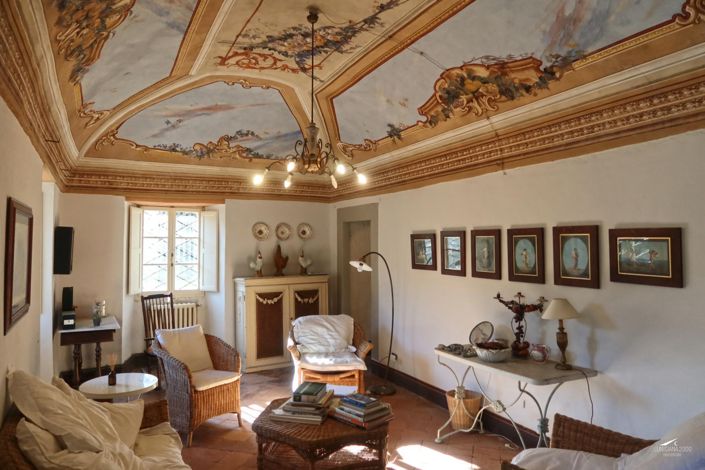 Image No.9-10 Bed Farmhouse for sale