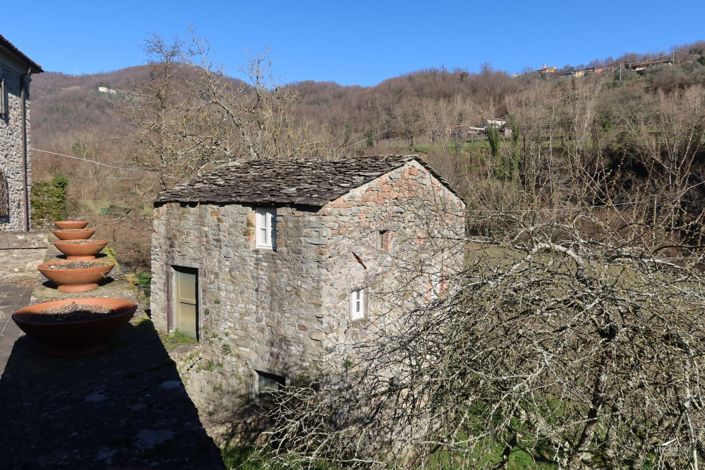 Image No.90-10 Bed Farmhouse for sale