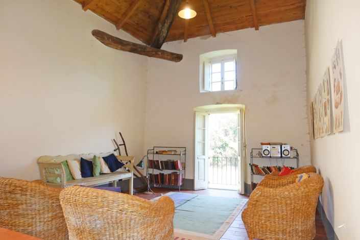 Image No.93-10 Bed Farmhouse for sale