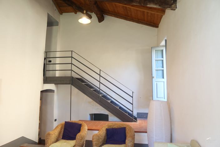 Image No.95-10 Bed Farmhouse for sale