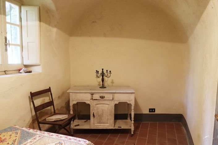 Image No.97-10 Bed Farmhouse for sale