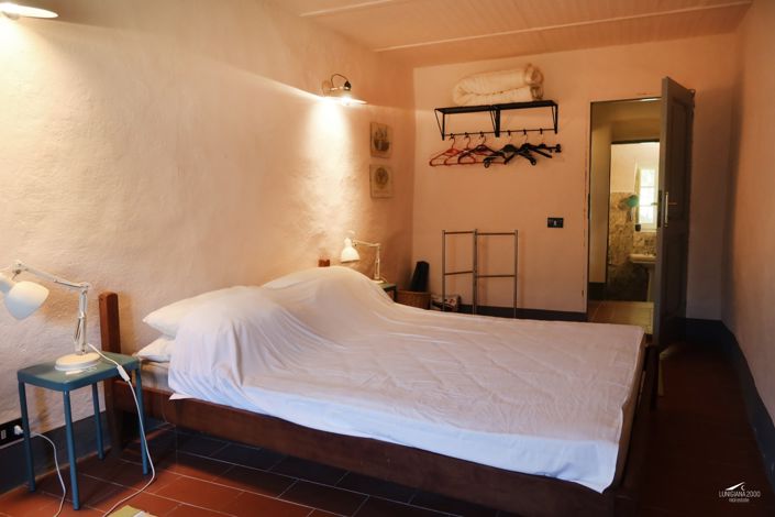 Image No.99-10 Bed Farmhouse for sale