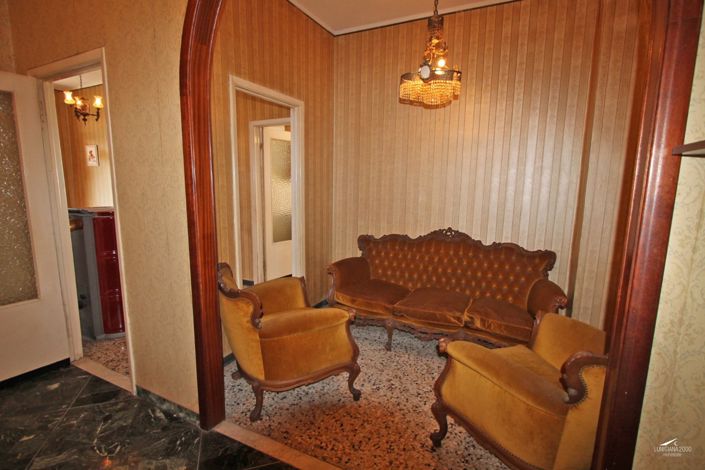 Image No.12-3 Bed Property for sale