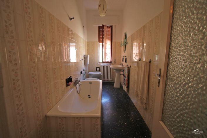 Image No.17-3 Bed Property for sale