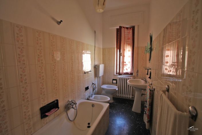 Image No.18-3 Bed Property for sale