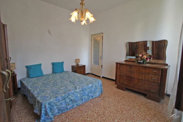 Image No.19-3 Bed Property for sale