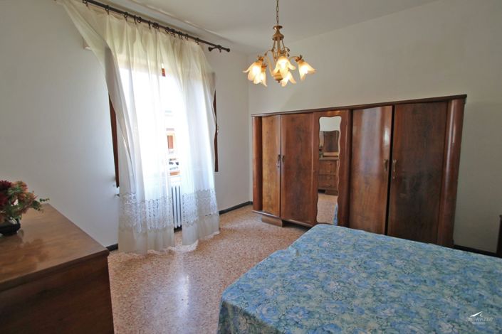 Image No.20-3 Bed Property for sale