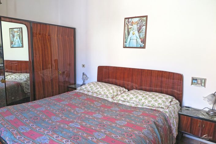 Image No.16-2 Bed Property for sale