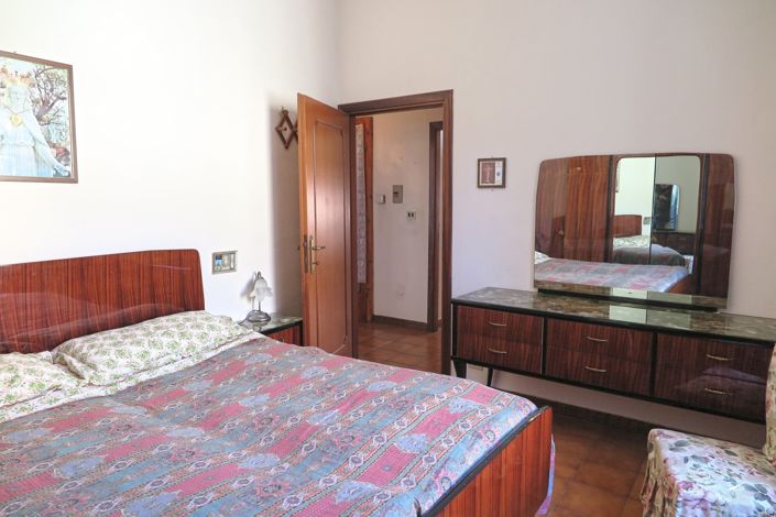 Image No.17-2 Bed Property for sale