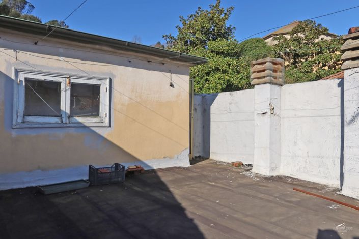 Image No.21-2 Bed Property for sale