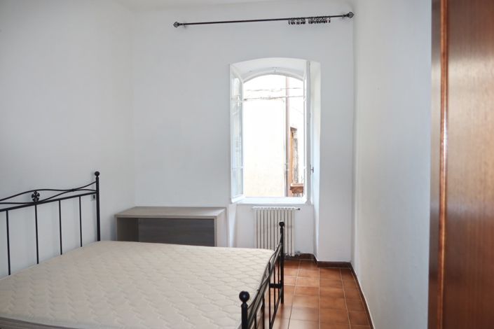 Image No.32-2 Bed Property for sale