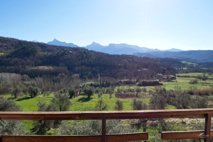 Image No.12-3 Bed Property for sale