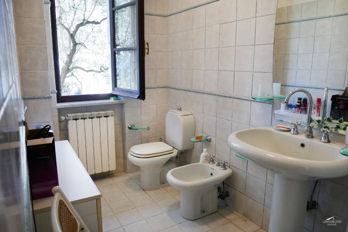 Image No.17-3 Bed Property for sale
