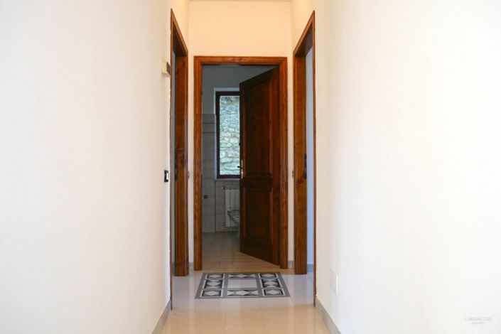 Image No.18-3 Bed Property for sale