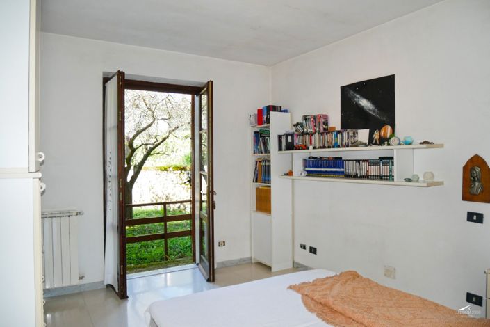 Image No.19-3 Bed Property for sale