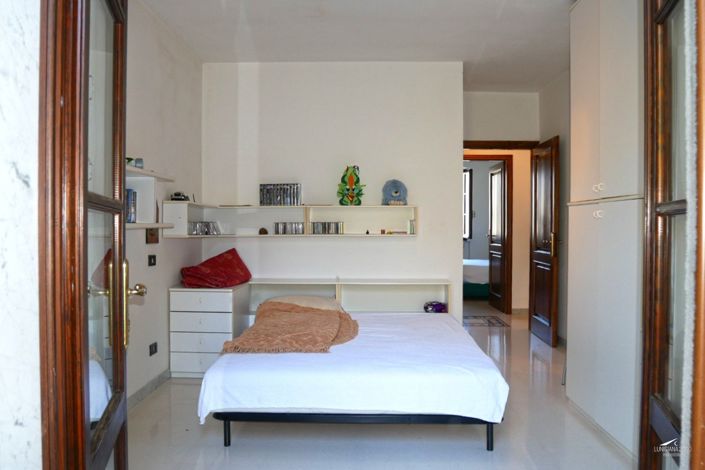 Image No.21-3 Bed Property for sale