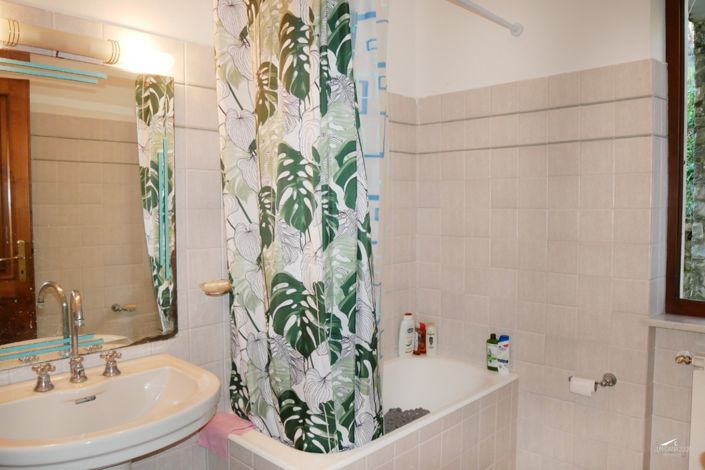 Image No.25-3 Bed Property for sale