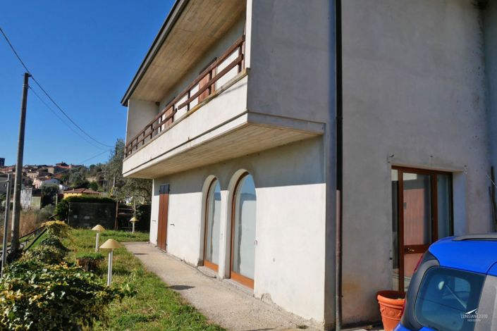 Image No.3-3 Bed Property for sale