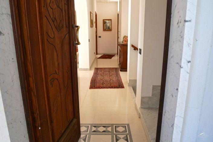 Image No.8-3 Bed Property for sale