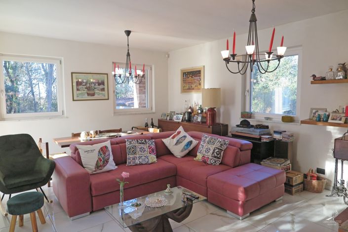 Image No.11-3 Bed Property for sale