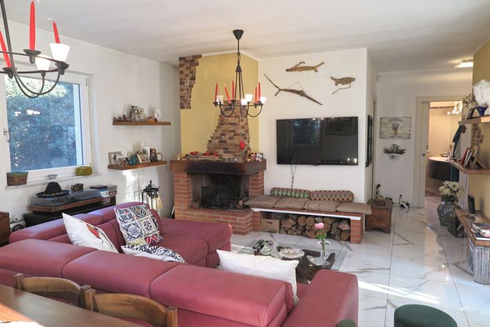 Image No.13-3 Bed Property for sale