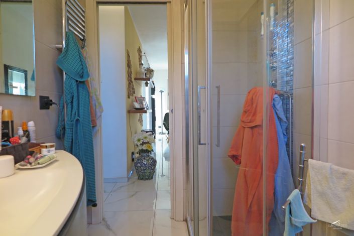 Image No.19-3 Bed Property for sale