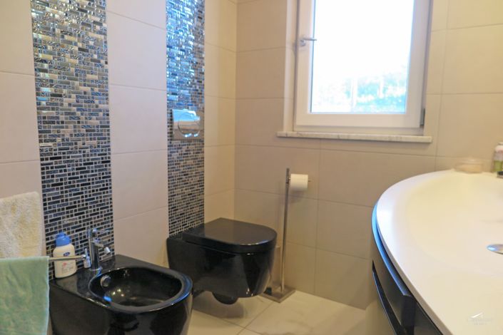 Image No.20-3 Bed Property for sale