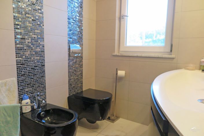 Image No.20-3 Bed Property for sale
