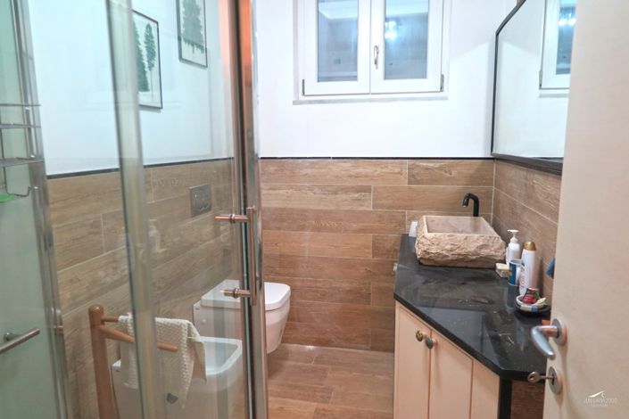 Image No.45-3 Bed Property for sale