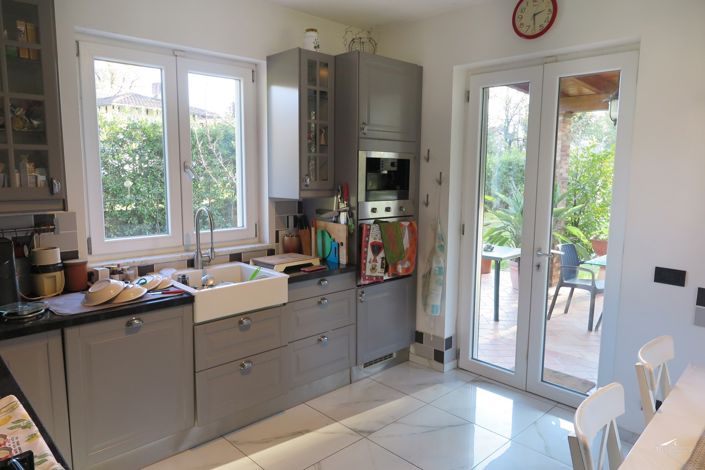 Image No.5-3 Bed Property for sale