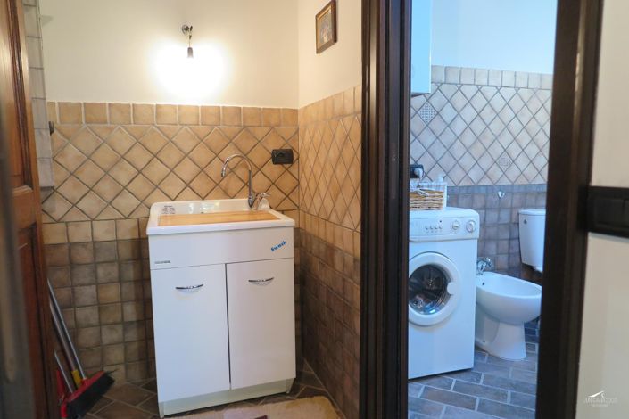 Image No.23-3 Bed Farmhouse for sale