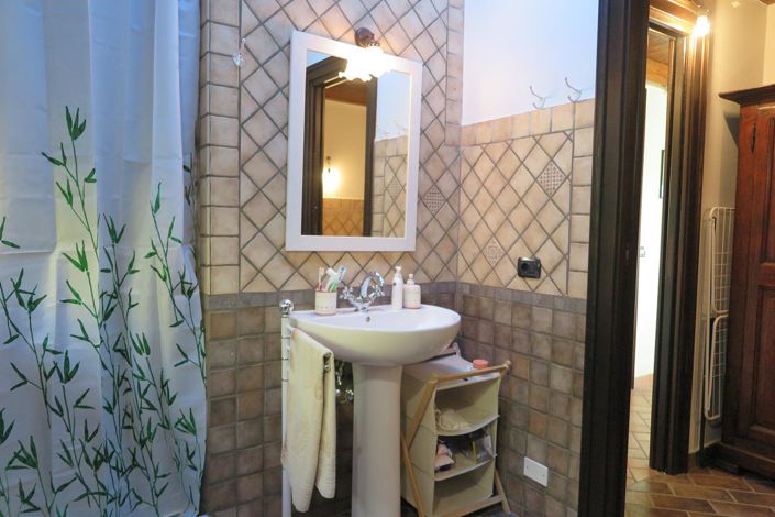 Image No.26-3 Bed Farmhouse for sale