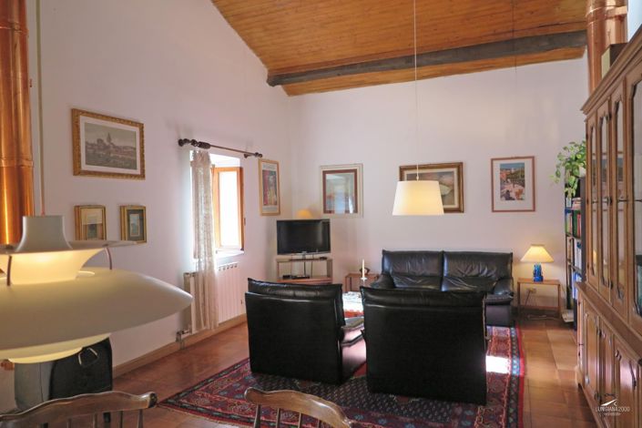 Image No.10-3 Bed Property for sale