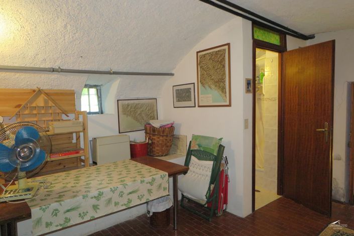 Image No.28-3 Bed Property for sale