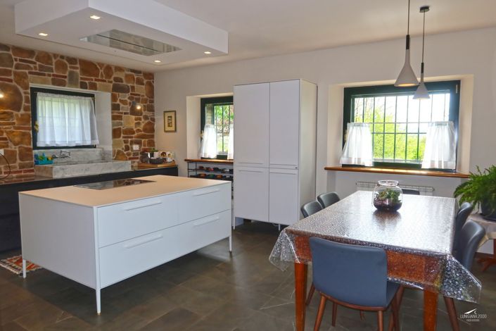 Image No.12-3 Bed Property for sale