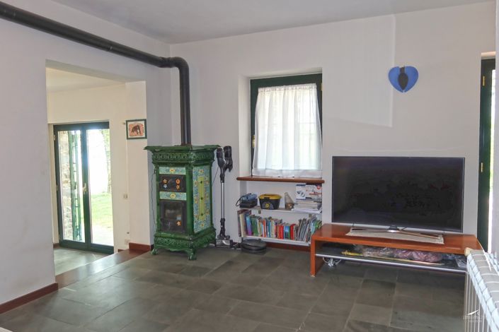 Image No.17-3 Bed Property for sale