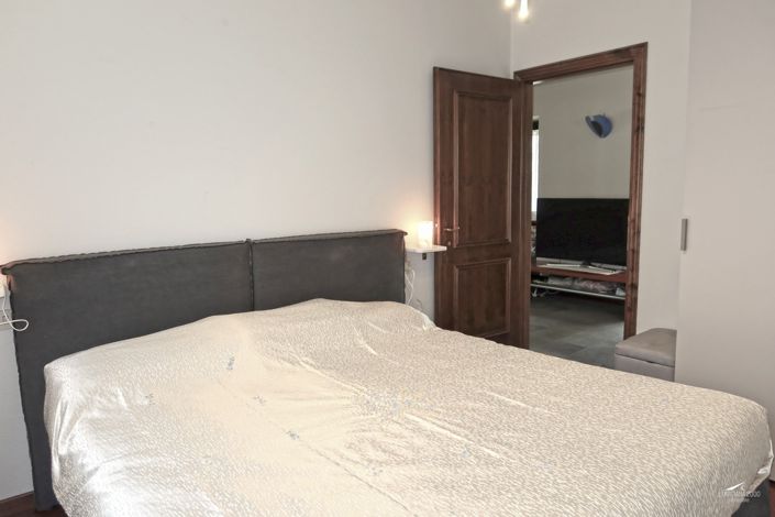 Image No.21-3 Bed Property for sale