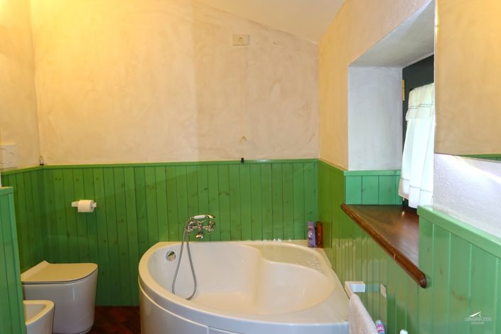 Image No.40-3 Bed Property for sale