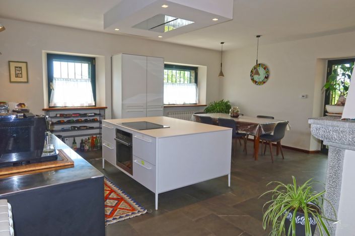 Image No.8-3 Bed Property for sale