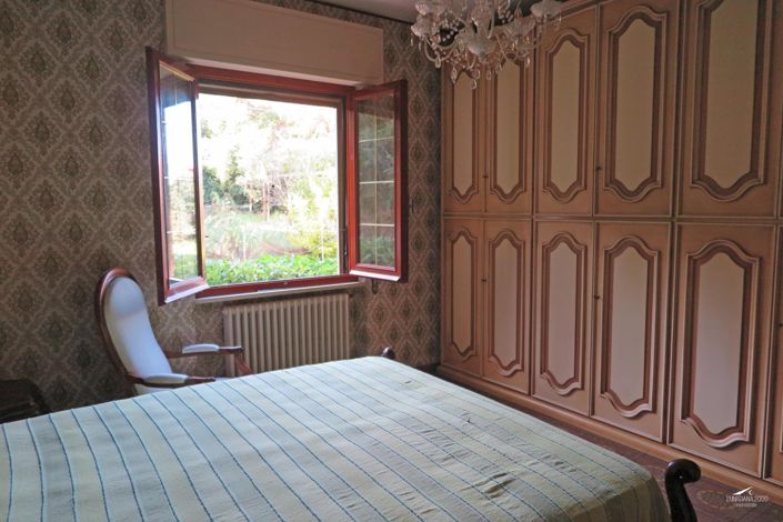 Image No.18-2 Bed Property for sale