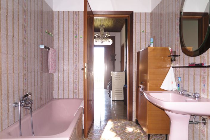 Image No.30-2 Bed Property for sale