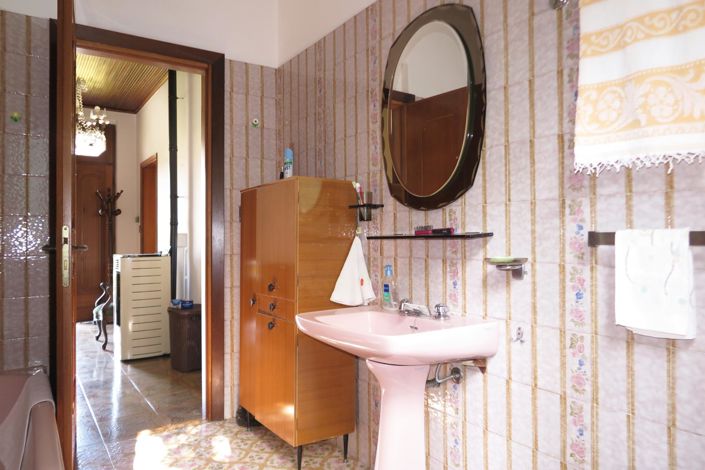 Image No.31-2 Bed Property for sale