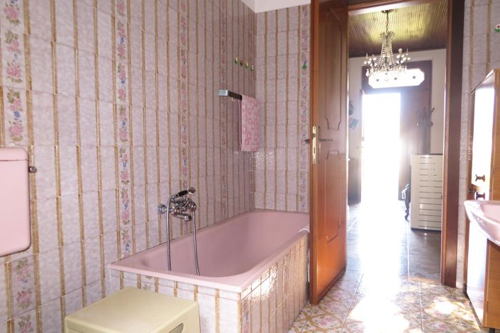 Image No.32-2 Bed Property for sale