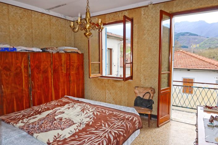 Image No.28-3 Bed Property for sale