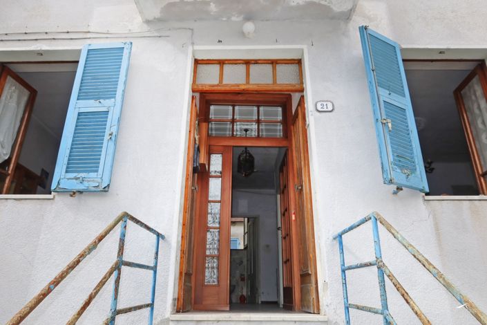 Image No.5-3 Bed Property for sale