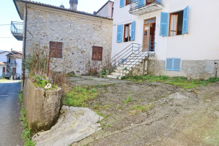 Image No.6-3 Bed Property for sale