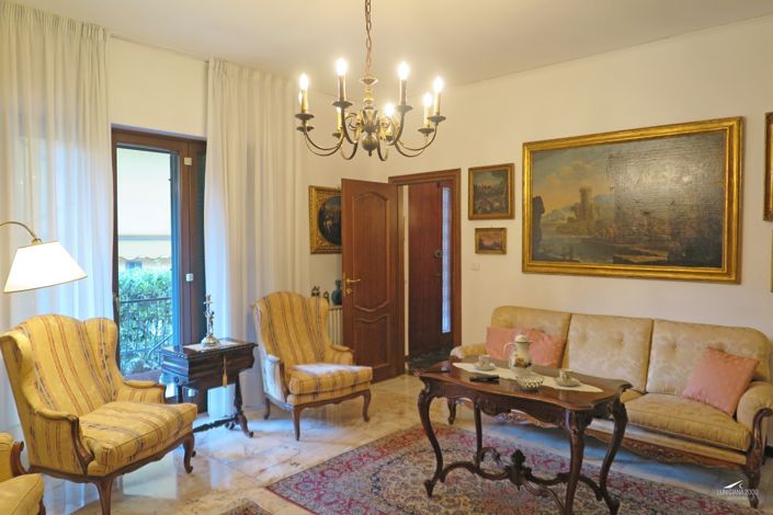 Image No.10-3 Bed Property for sale