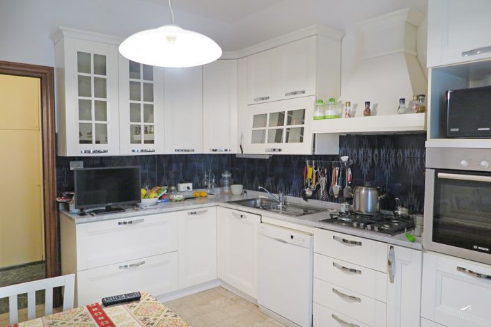 Image No.12-3 Bed Property for sale