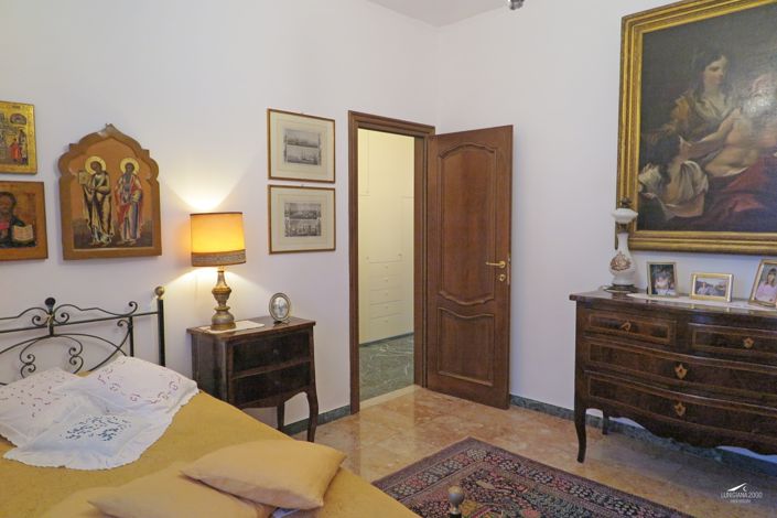 Image No.16-3 Bed Property for sale